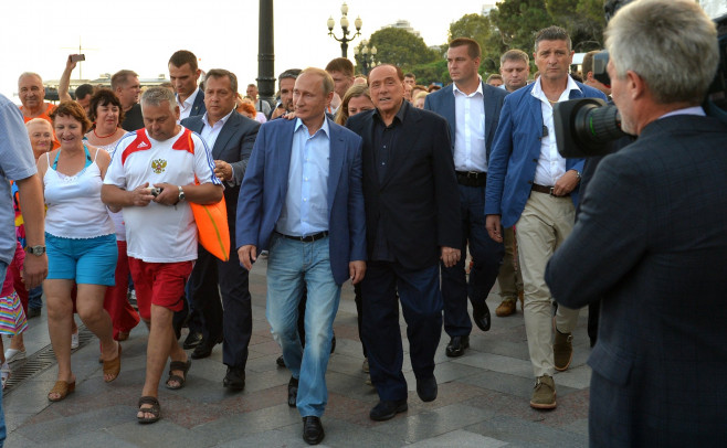 Silvio Berlusconi si Vladimir Putin promenada din Ialta - kremlin.ru