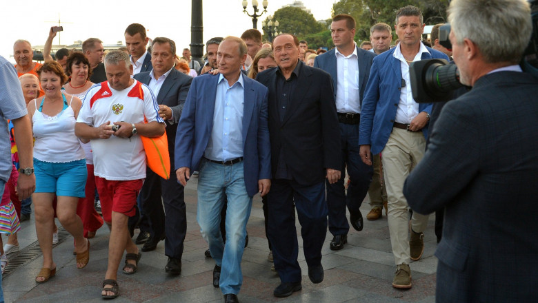 Silvio Berlusconi si Vladimir Putin promenada din Ialta - kremlin.ru