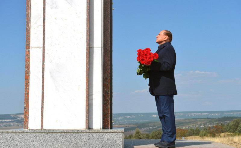 Berlusconi la Monumentul Soldatilor - kremlin.ru