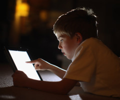 Sute de mii de elevi români nu au putut face cursuri online din cauza sărăciei. Lista lor a ajuns la minister sub forma unui catalog