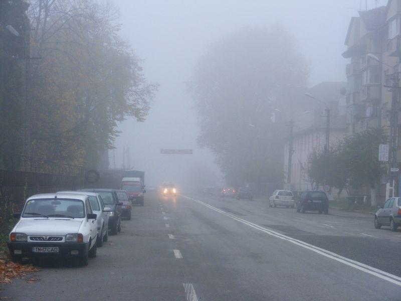 Cod galben de ceaţă densă în zone şi localităţi din 20 de judeţe