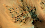 MRO-HIRISE-Mars-Hale-Crater-Slope-Seeping-Water-PIA19359-full-1024x640