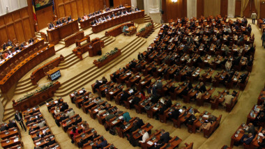 parlament inquam photos - crop