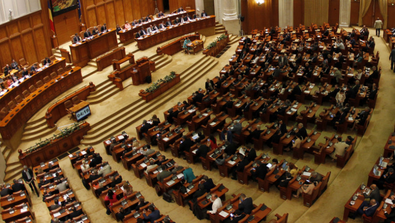 parlament inquam photos - crop