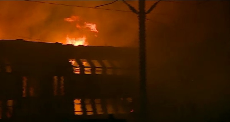 Incendiu puternic la o fabrică din Cluj: 2.000 de metri pătrați afectați. A fost emis mesaj RO-Alert