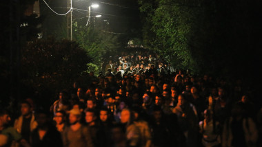 GettyImages-imigranti refugiati noapte