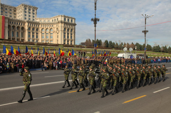 Parada militara 2015 Piata Constitutiei - Fortele Terestre Romane 20