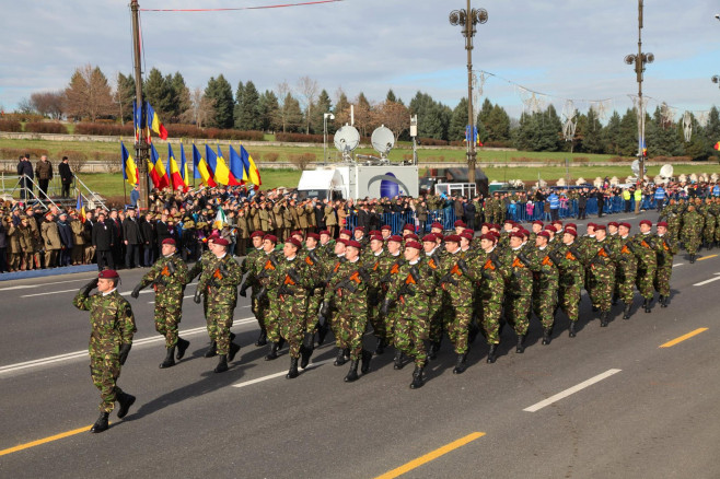 Parada militara 2015 Piata Constitutiei - Fortele Terestre Romane 19