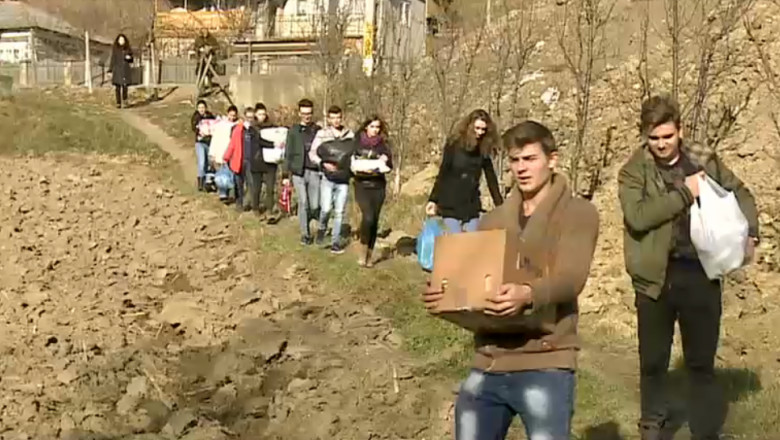 elevi ajuta batrani moldova