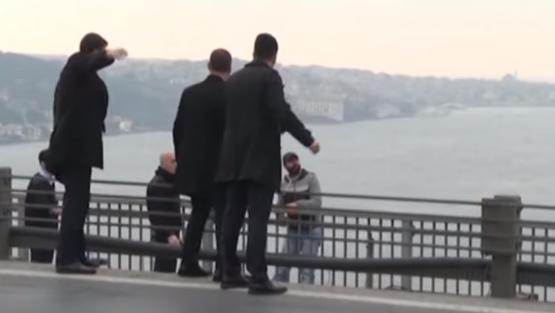 erdogan convinge un sinucigas sa nu se arunce de pe pod