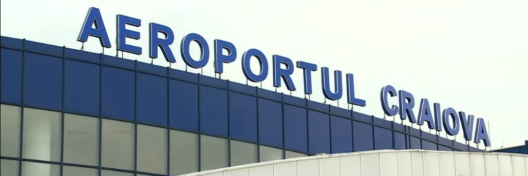 O echipă de fotbal și 300 de suporteri au rămas blocați peste noapte în aeroportul din Craiova. Motivul pentru care nu au putut decola