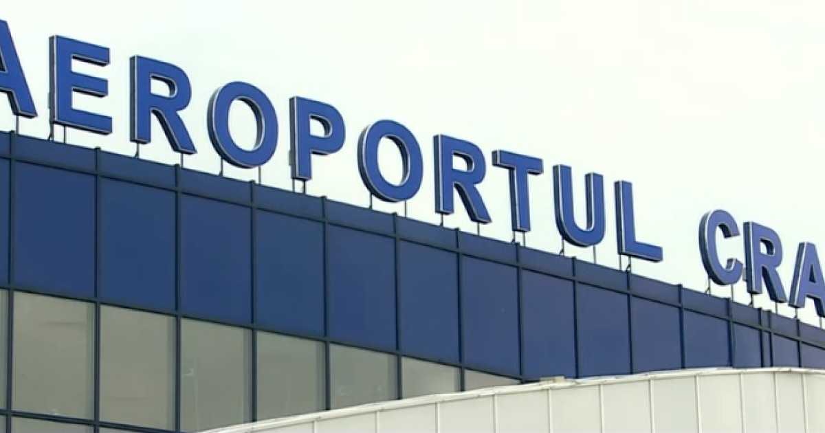 O echipă de fotbal și 300 de suporteri au rămas blocați peste noapte în aeroportul din Craiova. Motivul pentru care nu au putut decola