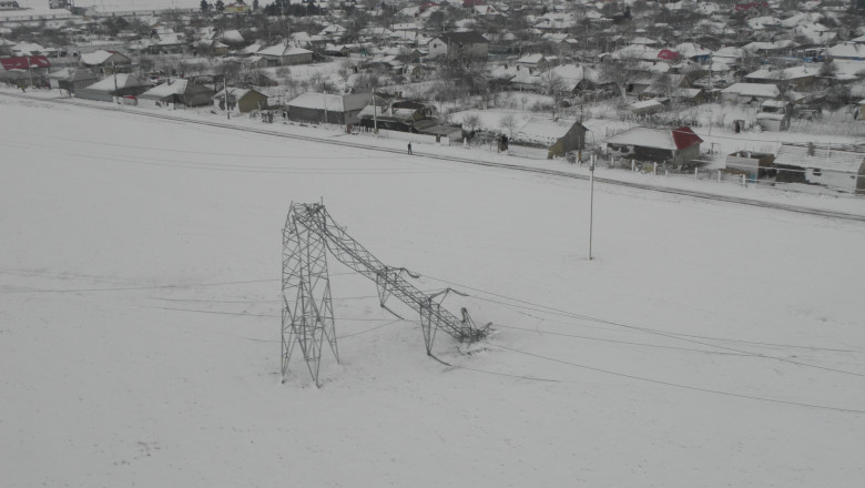Stalp de inalta electricitate cazut iarna - flickr enel