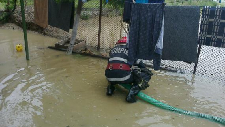 pompieri inundatie