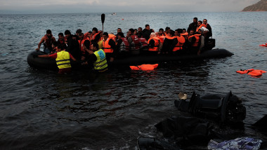 Migranti ajung pe insula Lesbos Grecia GettyImages-493613558