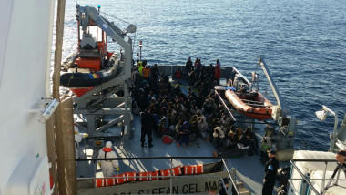 politia de frontierea imigranti salvati cu barca stefan cel mare 2