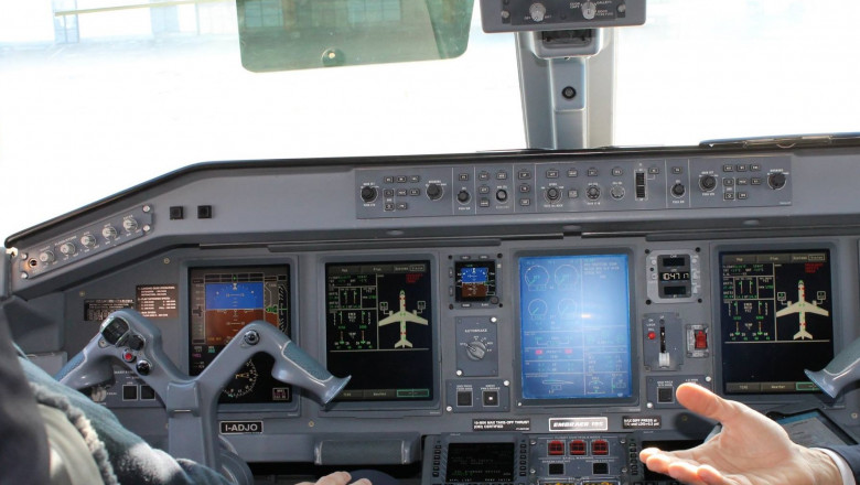 imagini cockpit foto facebook aeroportul avram iancu cluj-1