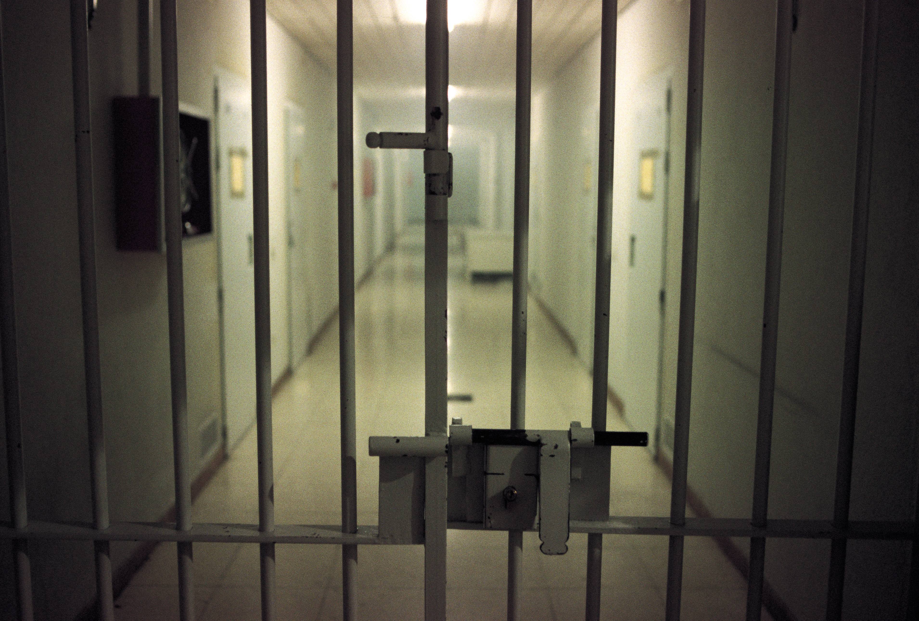 Un gardian cu coronavirus de la Penitenciarul Galati a avut peste 150 de contacti directi, colegi si detinuti