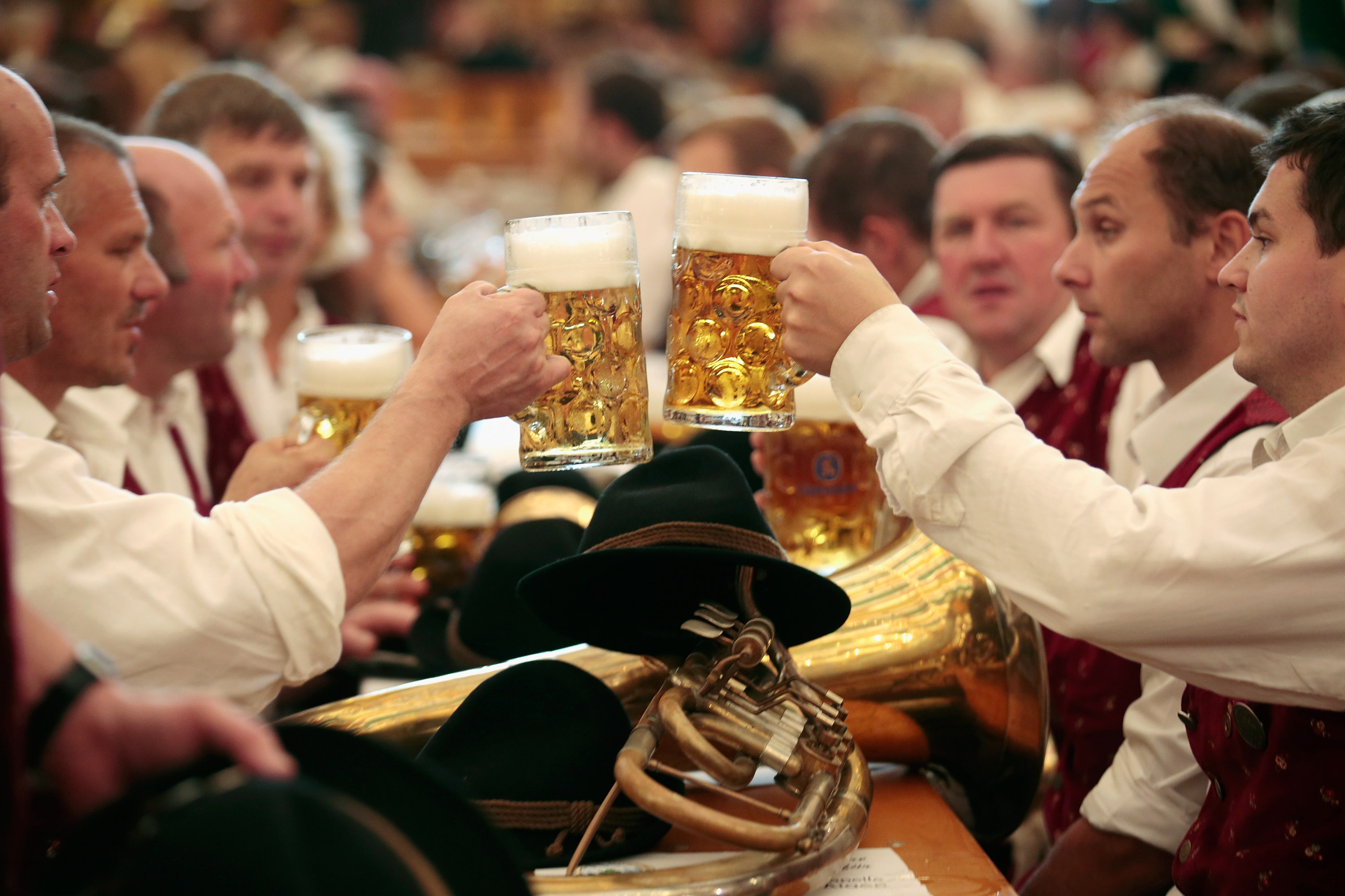 Prețul berii la Oktoberfestul german va depăși pragul de 15 euro pentru prima oară. Acum 20 de ani era 6-7 euro