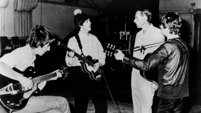 Beatles and George Martin in studio 1966 - wikipedia