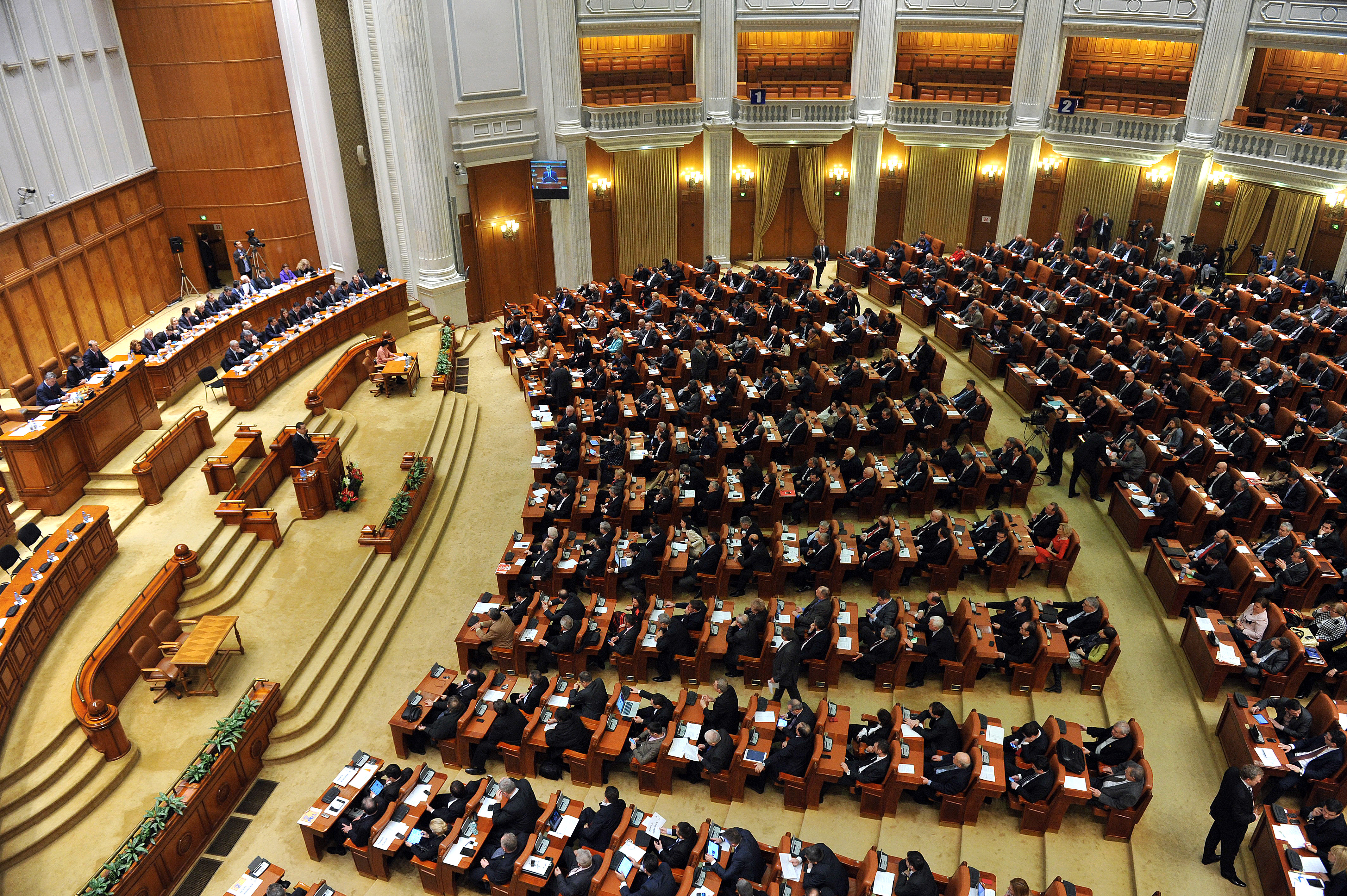 Cum a fost ultima zi în actualul Parlament. La final de mandat, deputații reclamă că instituțiile nu lucrează în interesul oamenilor