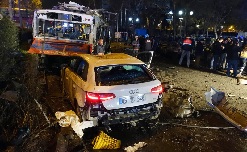 atentat turcia ankara masini din spatepompieri GettyImages-515400998