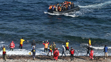 refugiati grecia pe mare - GettyImages-497497030