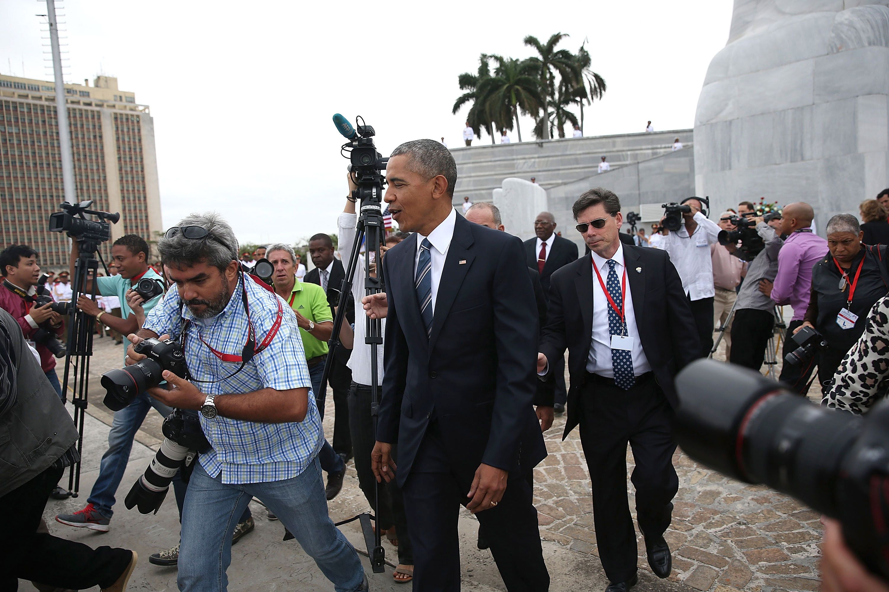 Obama in Cuba la monumentul lui Jose Marti GettyImages-516841394