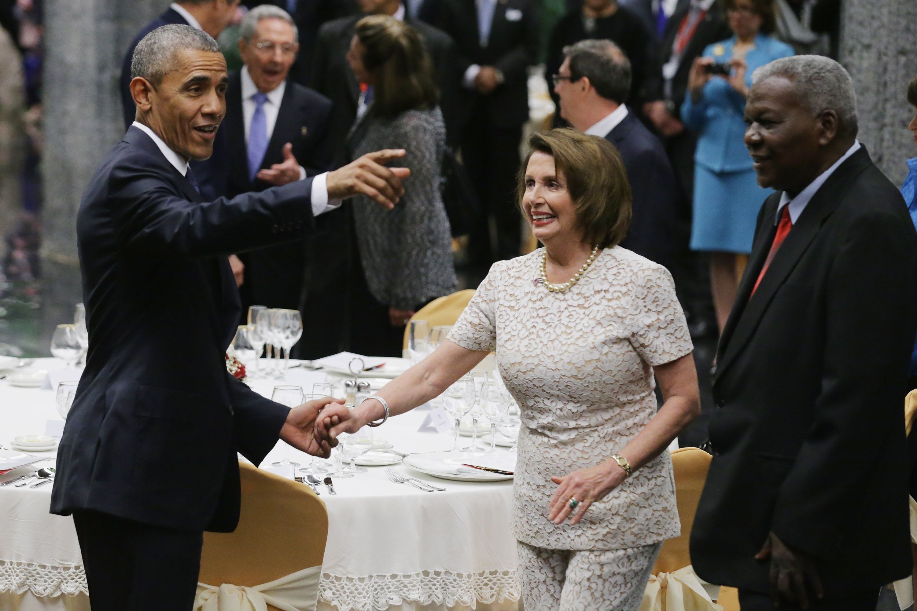 Barack Obama si Nancy Pelosi la dineul de la Palatul Revolutiei - GettyImages-516876302