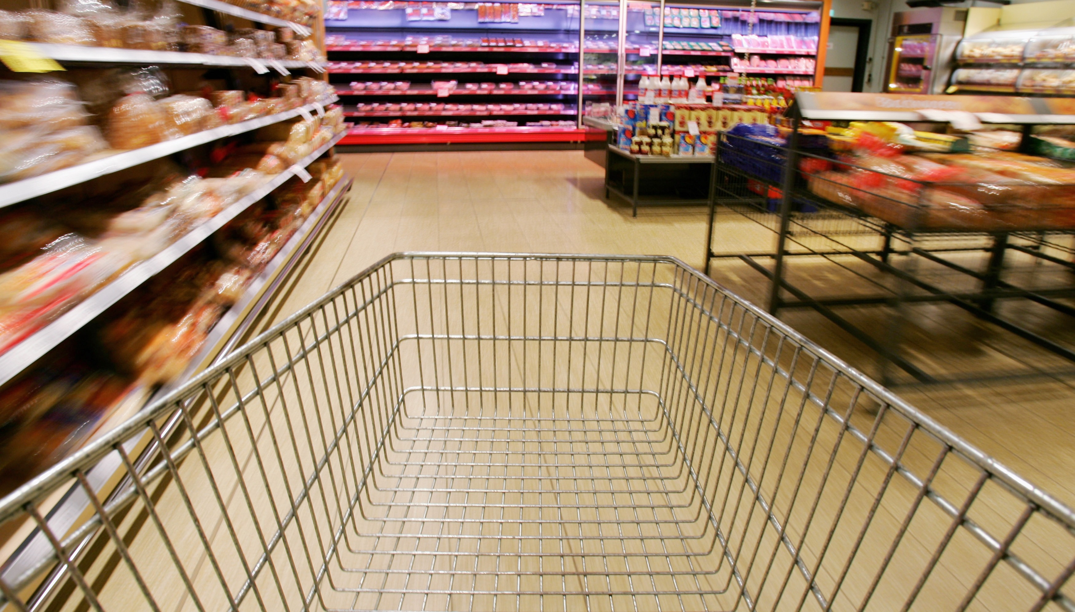 Produsele alimentare care s-au scumpit cel mai mult in martie. Anuntul Consiliului Concurentei