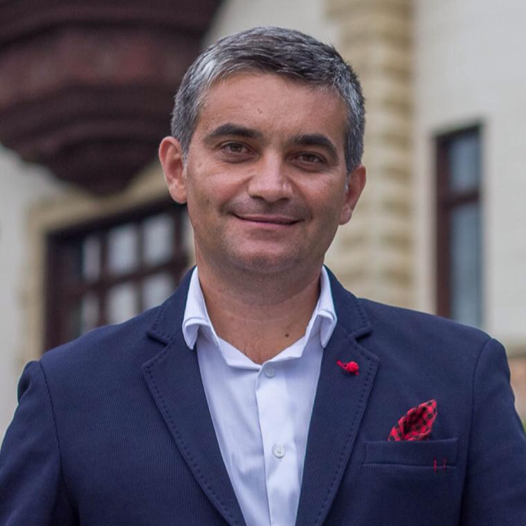 Școala viitorului, la Sinaia: piscină, încălzire în pardoseală, sală de sport, cabinet medical în școala inaugurată de Ziua Culturii