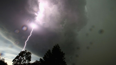 Furtuna nori vreme rea meteo GettyImages-457148398-2
