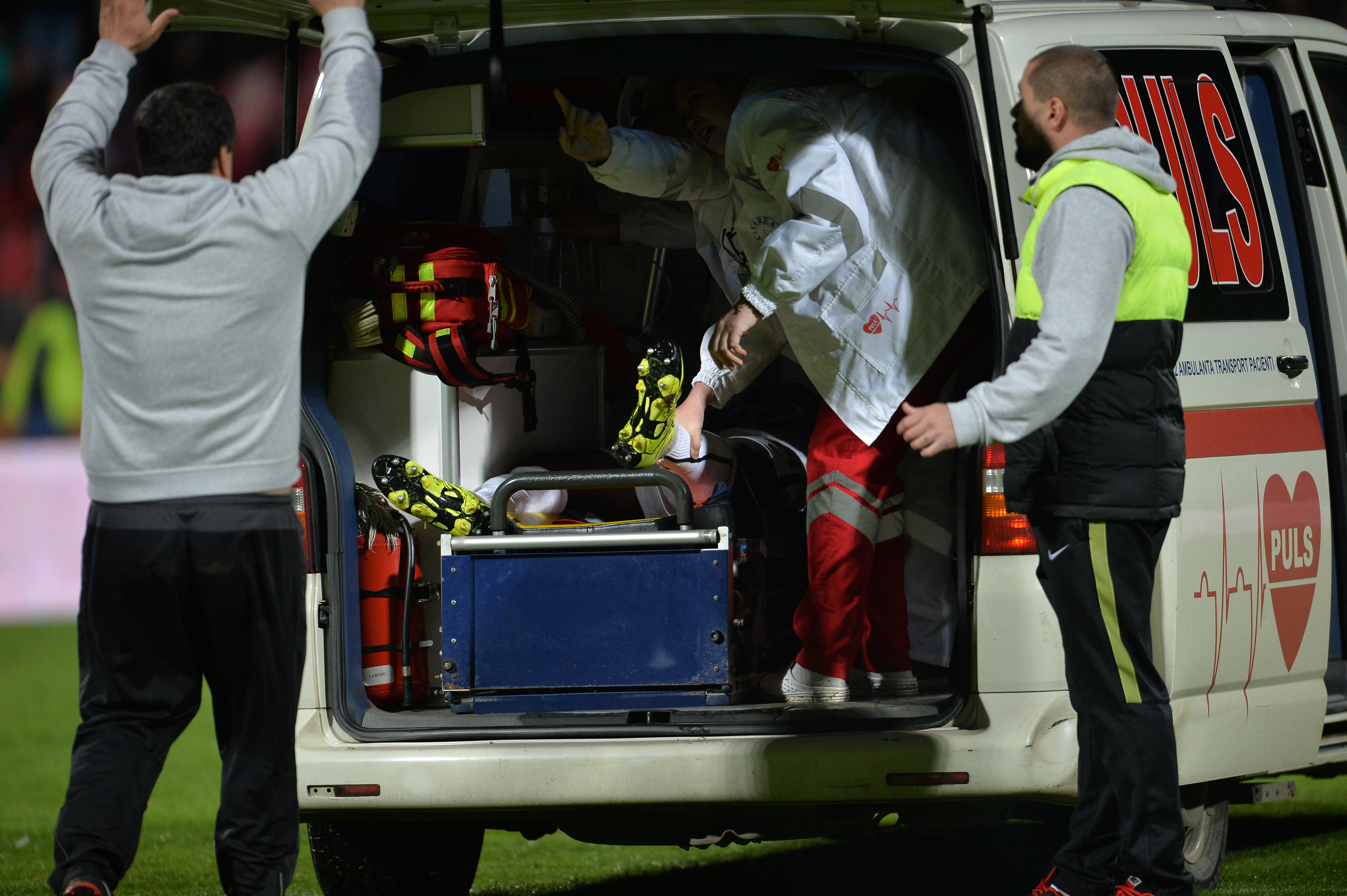 Decizie finală în cazul fotbalistului Patrick Ekeng, mort pe stadion. Medicul de pe ambulanţă, condamnat cu suspendare