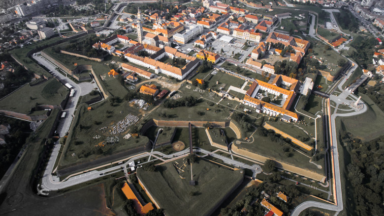 Cetatea Alba Iulia din aer toamna