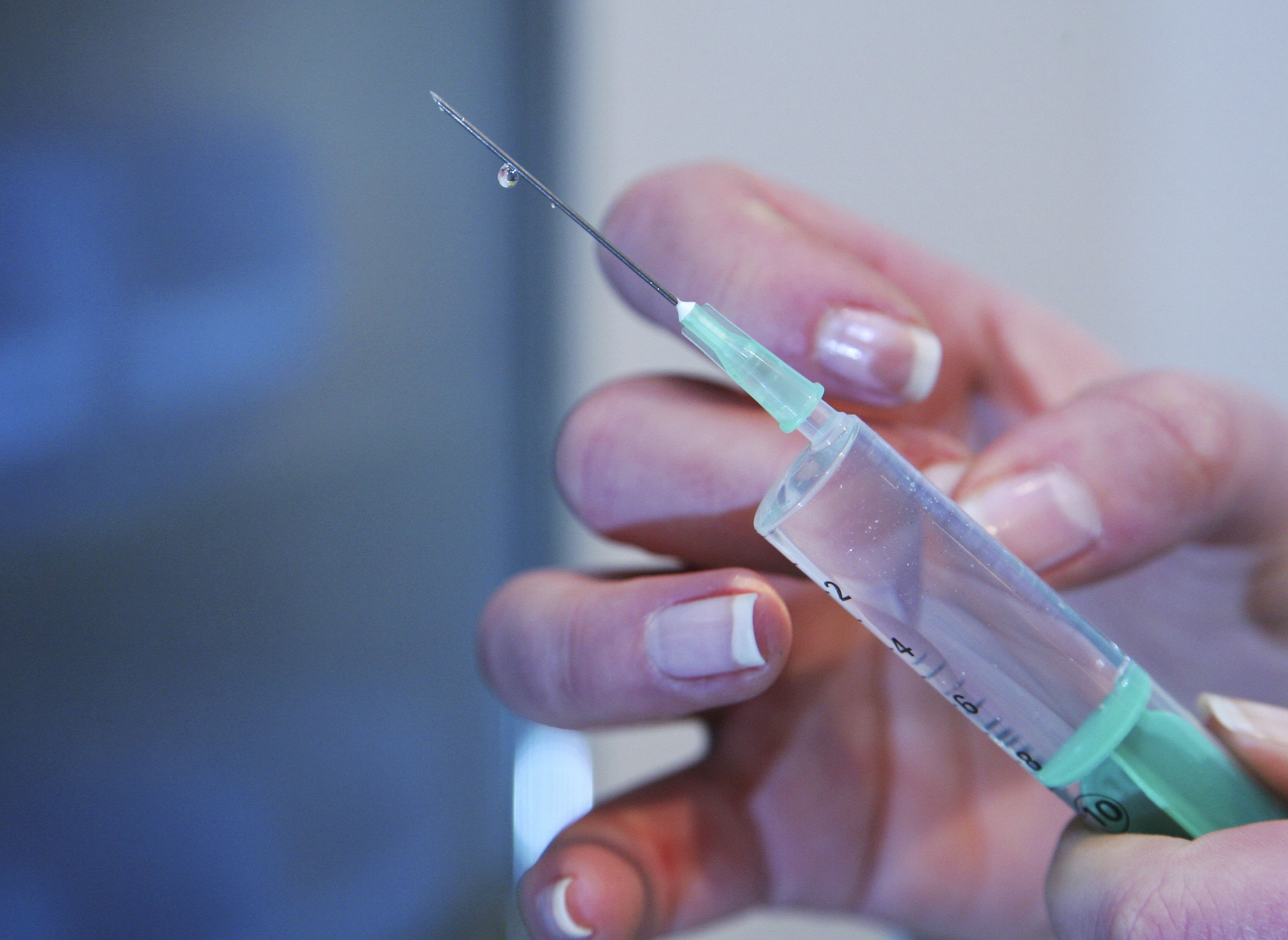 Vaccinul antigripal, eliberat pe bază de rețetă electronică. Ce categorii de asigurați primesc vaccinul gratis și cine plătește