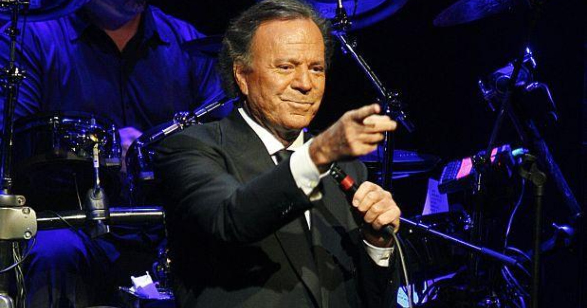 Julio Iglesias cere clasarea plângerii de agresiune