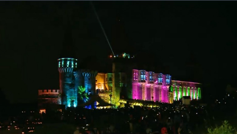 castelul corvinilor luminat