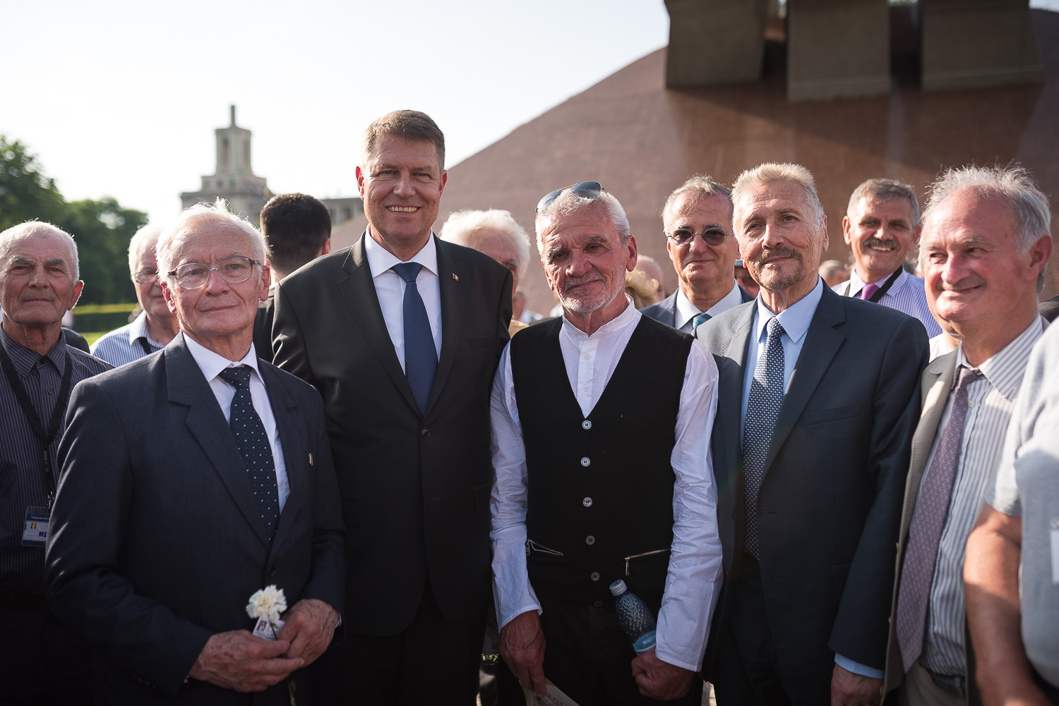 inaugurarea monumentului aripi 14 presidency.ro