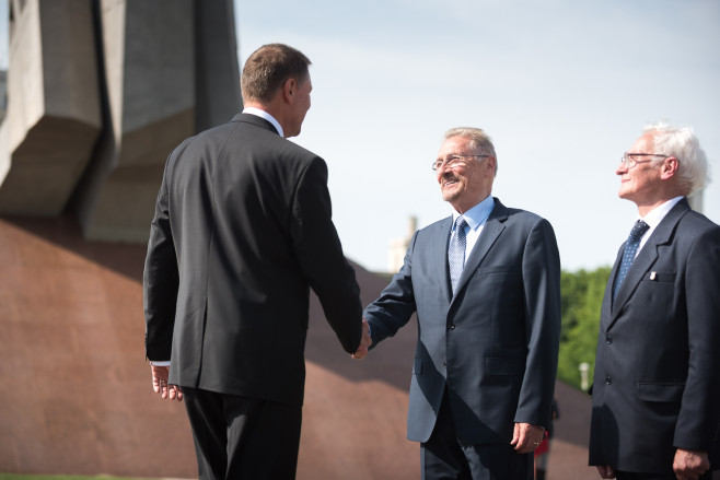 inaugurarea monumentului aripi 2-presidency.ro