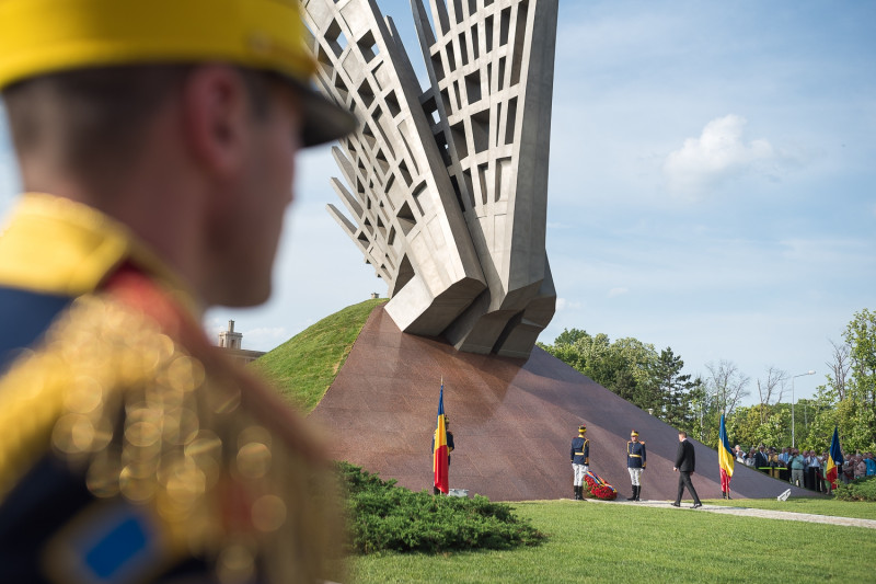 inaugurarea monumentului aripi 8-presidency.ro
