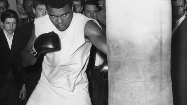 cassius clay - GettyImages-3067779-1