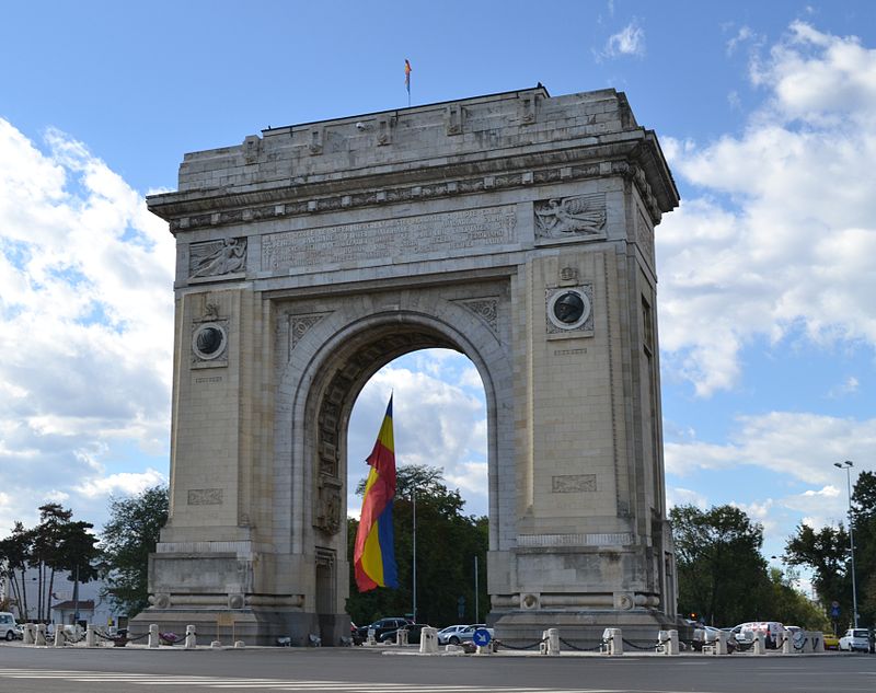 Studiu. Un român din doi nu resimte mândrie naţională în acest moment. Tot atâția spun că au bani doar pentru strictul necesar