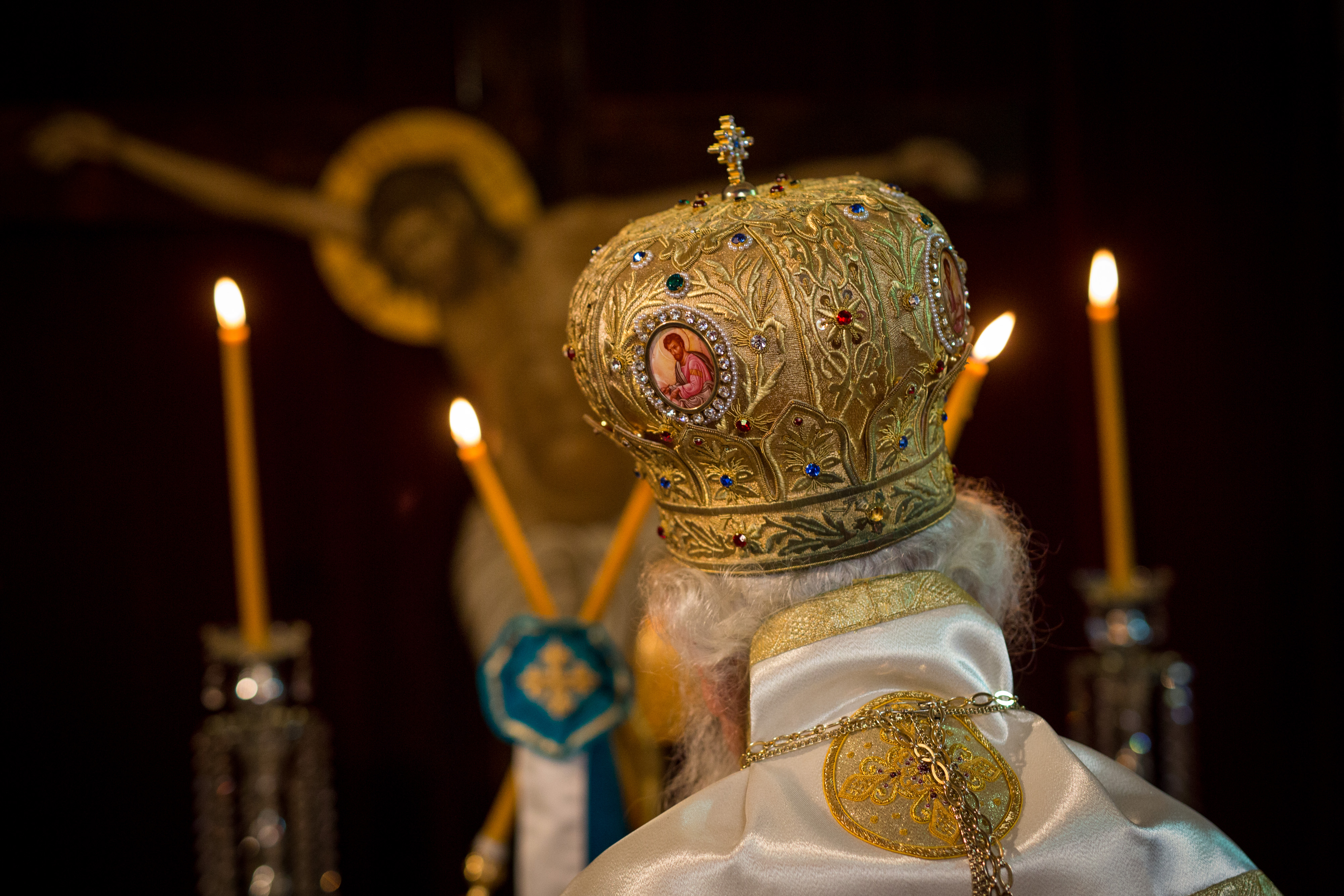Credincioșii greci sfidează restricțiile anti-Covid la slujbele de Bobotează: „Nicio lege nu ne poate da ordine”