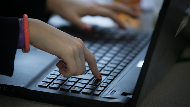 laptop mana tastatura 1 - GettyImages - 8 septembrie 2015