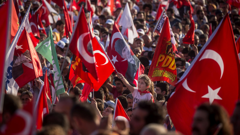 MITING TURCI - GettyImages-579545812