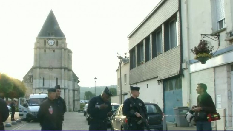 politie atac biserica franta captura