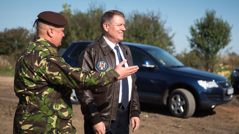 iohannis geaca piele cu militar - presidency