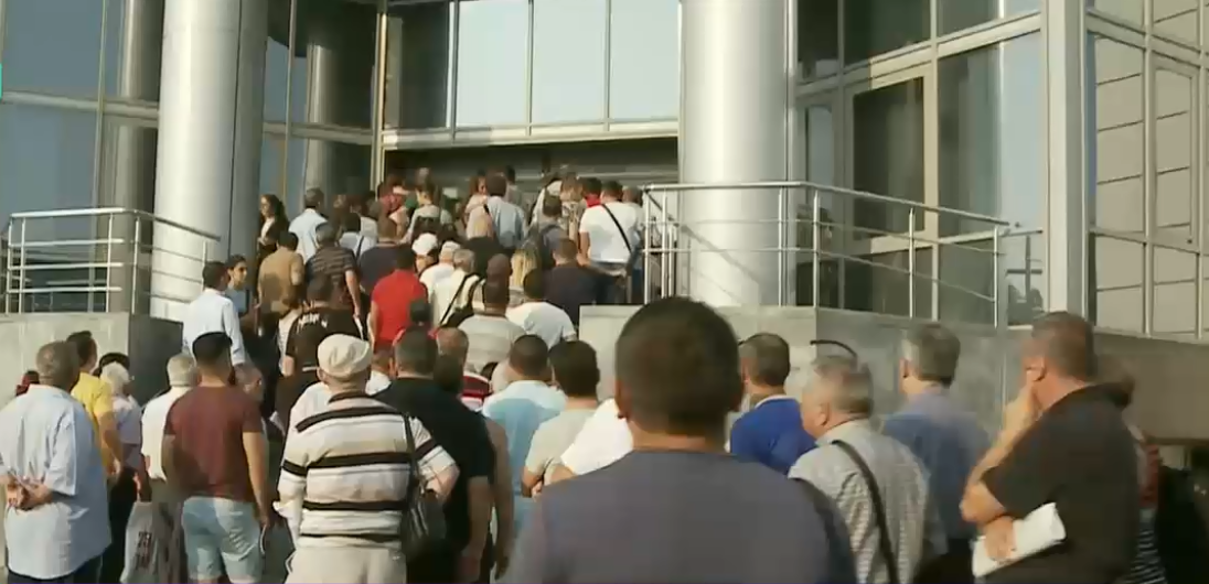 Taxele pentru permisul de conducere și certificatul de înmatriculare se vor putea plăti online