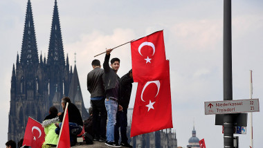 Sustinatori turci ai lui Erdogan miting Koln Germania GettyImages-584824790