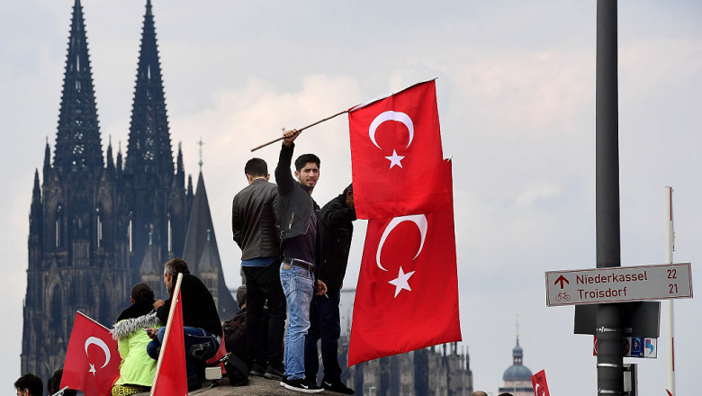 Sustinatori turci ai lui Erdogan miting Koln Germania GettyImages-584824790